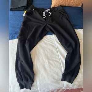 Figs, Scrub Joggers, size Large, Black.